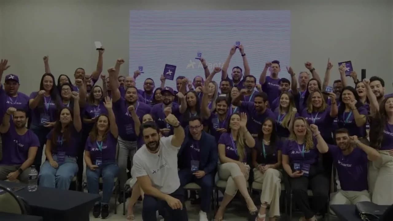 Rede Avantar reunida e comemorando